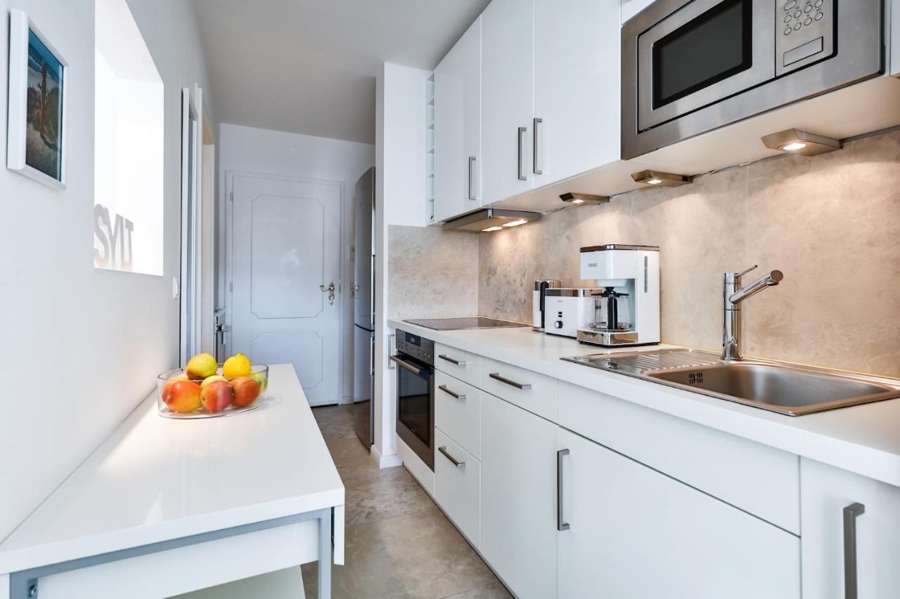 Oddewhite Apartment