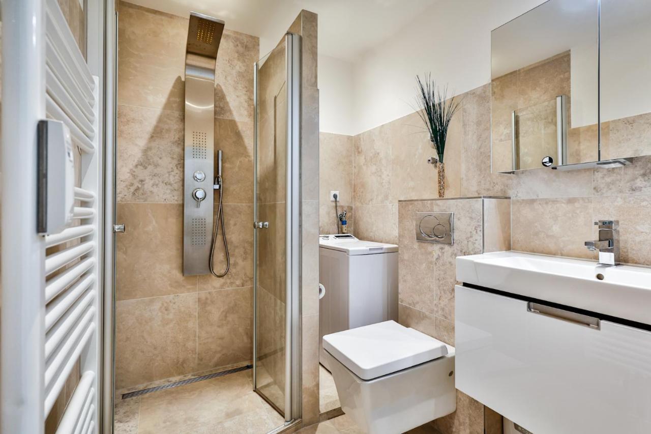 Oddewhite Apartment